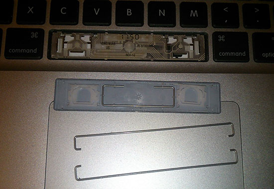 Macbook のキーボードを分解掃除 スペースキーを外す Memouk